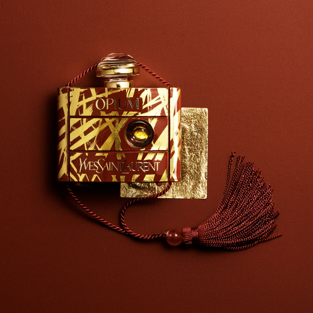 De l'or pour célébrer les 40 ans d'Opium d'Yves Saint Laurent